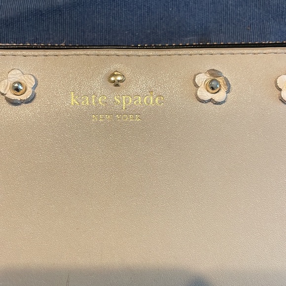 Kate Spade Flower Long Wallet - Picture 2 of 8